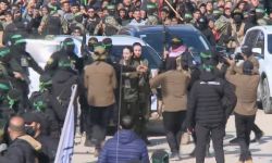 إسرائيل تتسلم المجندات الأربع... وترقّب للإفراج عن 200 أسير فلسطيني